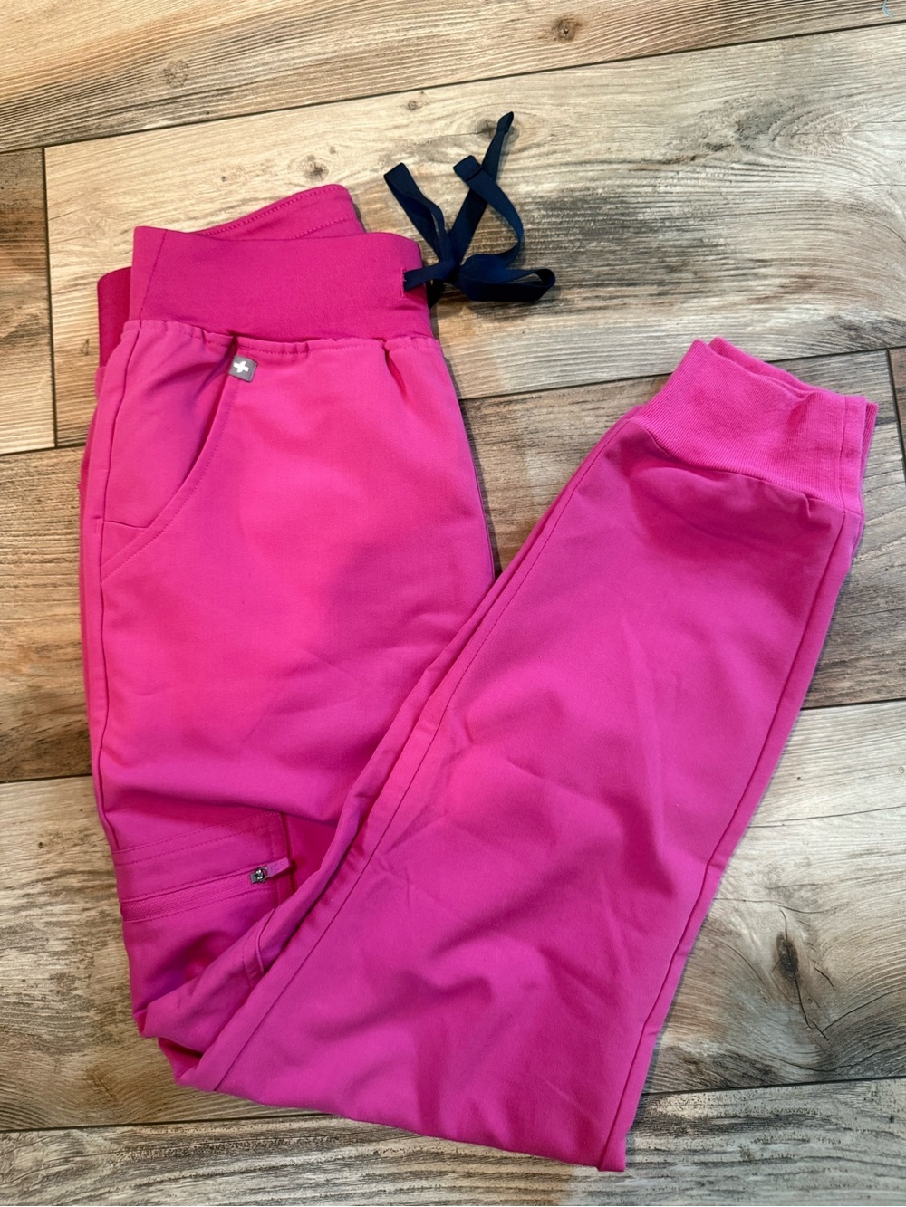 Figs Women's Fuchsia Drawstring Joggers